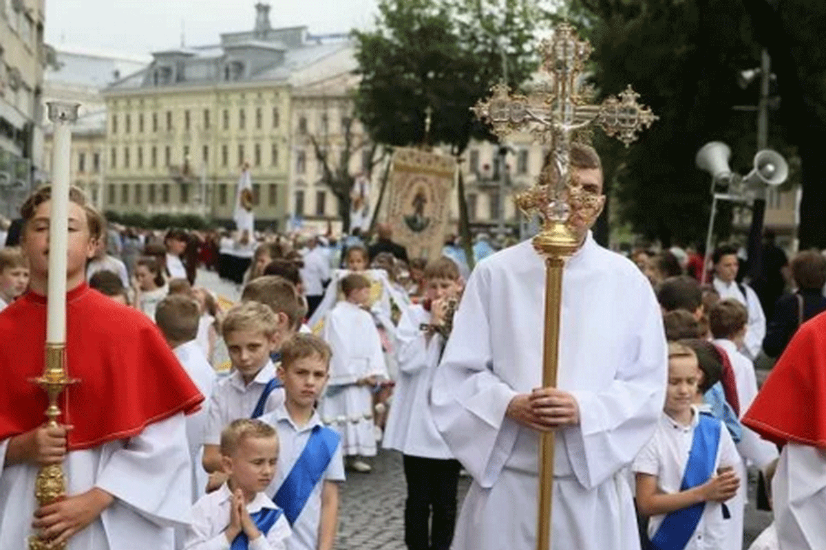 У центрі Львова відбулася хресна хода римо-католиків