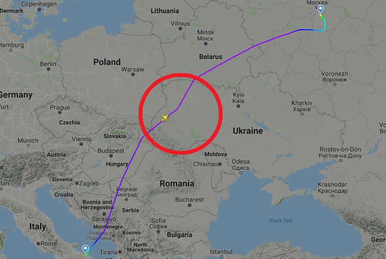 Львів'янам пояснили, чому на містом бачили російський літак
