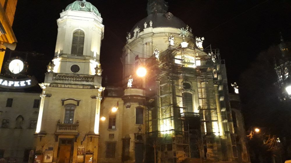 До Великодня у Львові підсвітили низку храмів