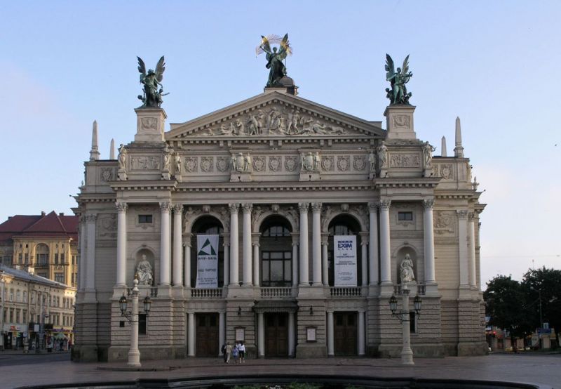 У Львові виготовлять міні-макет оперного театру