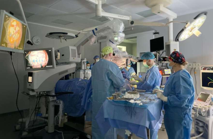 У Львові вперше в історії української медицини провели унікальну операцію на мозку дитині