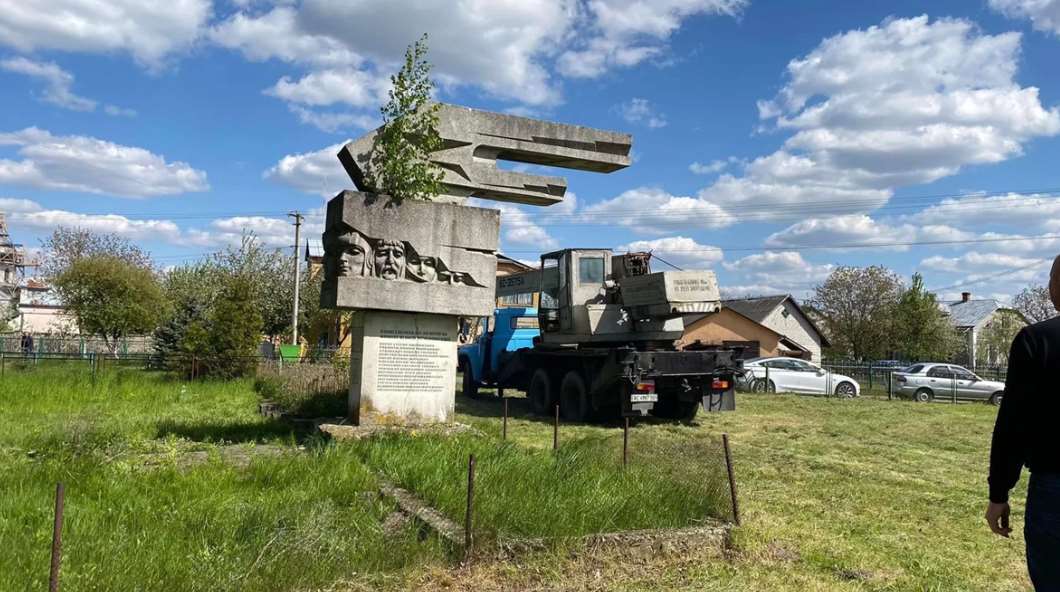 На Червоноградщині декомунізували два пам‘ятники радянської доби