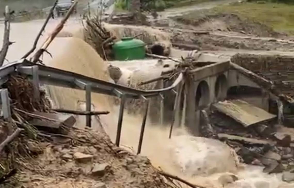 Через зливи та стікання гірських річок постраждали два райони Львівщини