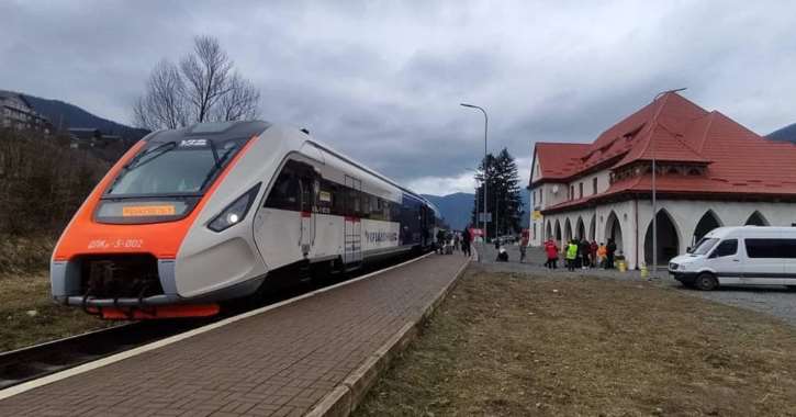 Укрзалізниця запустила «гірські шатли» зі Львова до Ворохти