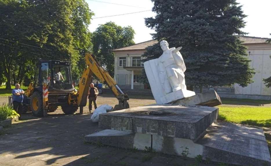 За два тижні липня на Львівщині демонтували ще 21 радянський памʼятник