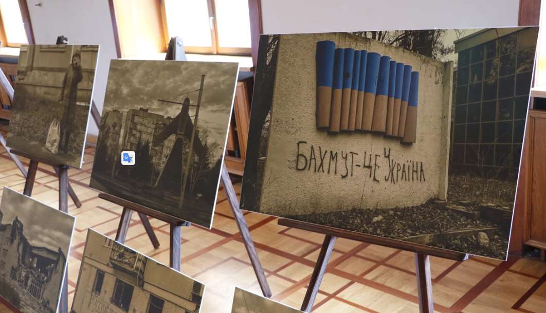 Ціна свободи: у Львові презентували виставку фотографій з Ізюма та Бахмута