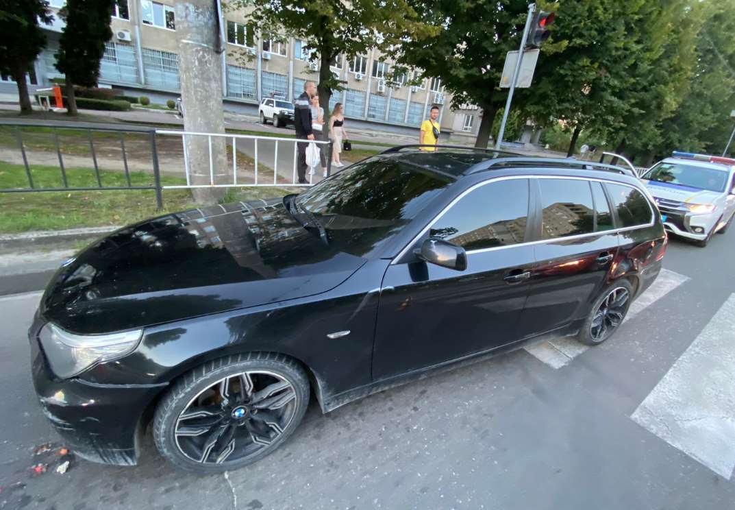 У Львові внаслідок наїзду автомобіля травмовані три пішоходи, серед яких двоє дітей
