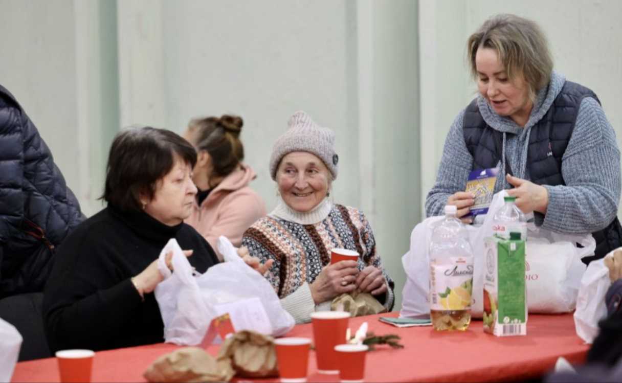 Різдво єднає: для 250 безпритульних та потребуючих людей у Львові організували святкові обіди