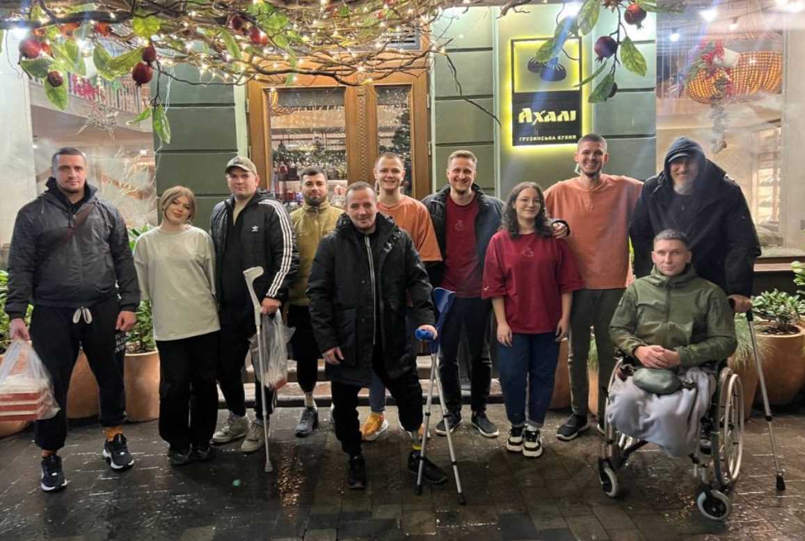 Львівські ресторани організували безкоштовні різдвяні вечері для військових