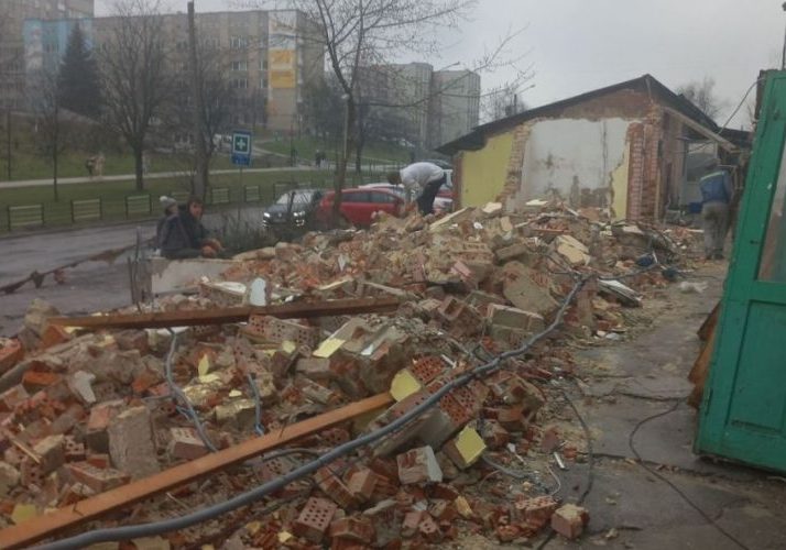 У Львові триває демонтаж МАФів