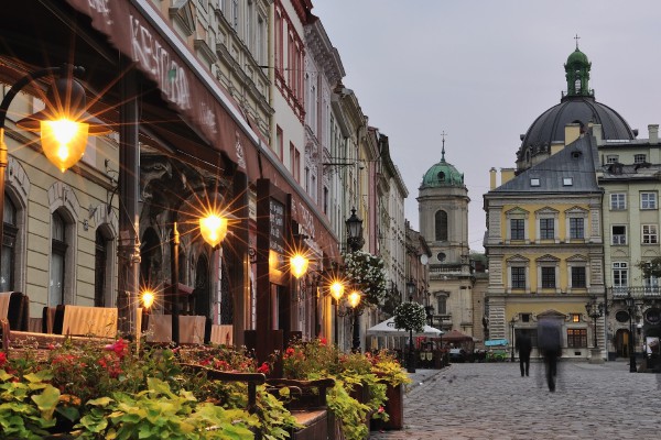 У центрі Львова і на Сихові замінили вуличне освітлення