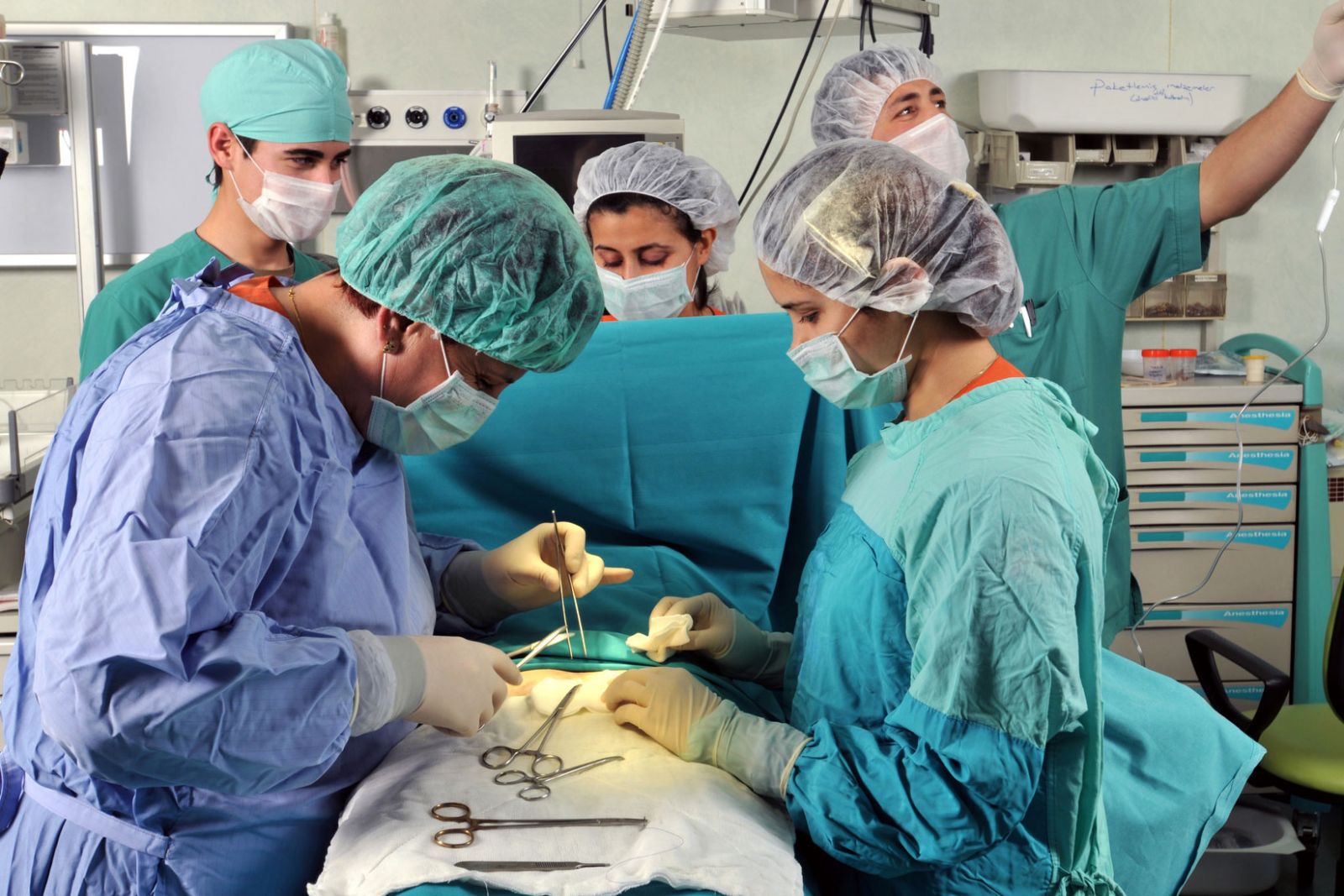 У Львові пацієнту видалили пухлину, що з нирки проросла аж до серця