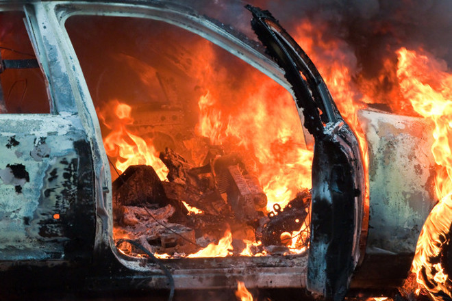 За ночь на Львовщине сгорели гараж, несколько автомобилей и мотоцикл