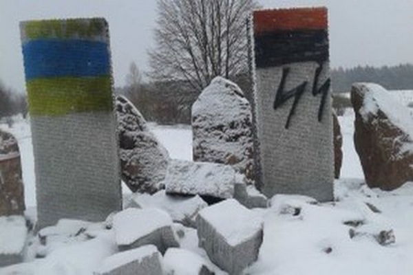 Памятник полякам на Львовщине взорвали - полиция