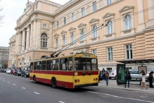 Тролейбус тепер курсує до нового терміналу аеропорту