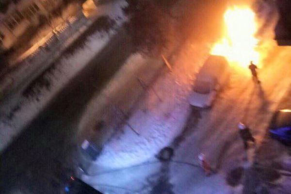 У Львові загорілися дві іномарки (фото)