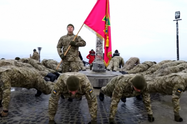 Львовские пограничники устроили флешмоб на Высоком замке 