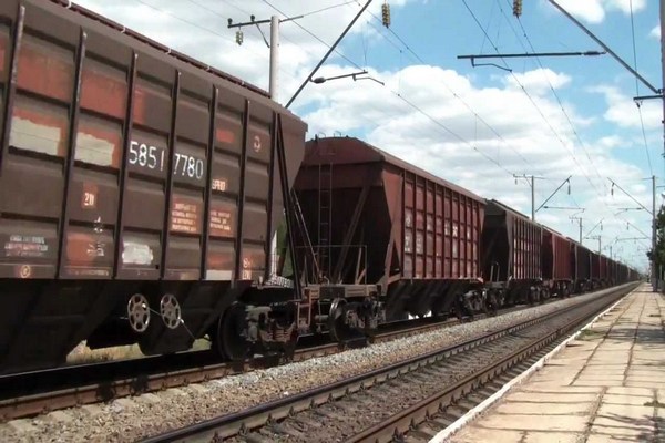 На Львовщине иностранцы прыгали в товарный поезд