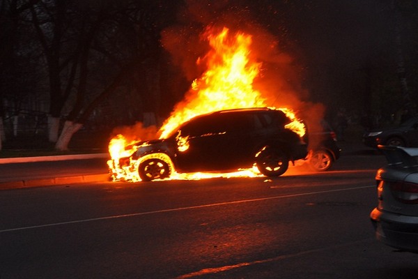 В результате пожара сгорел автомобиль