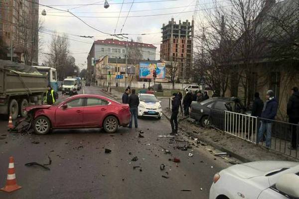 Во Львове столкнулись Mazda и Opel (фото)