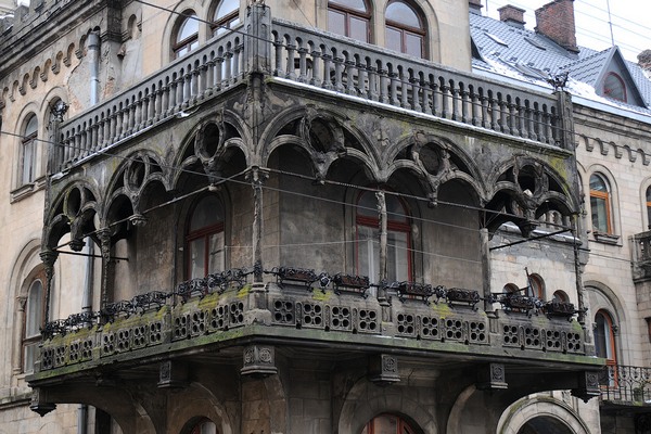 Во Львове реставрируют старинные балконы 