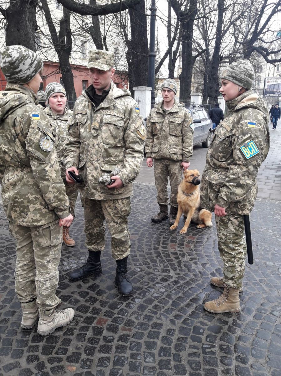 Вулиці Львова почали патрулювати жінки-військовослужбовці (фото)