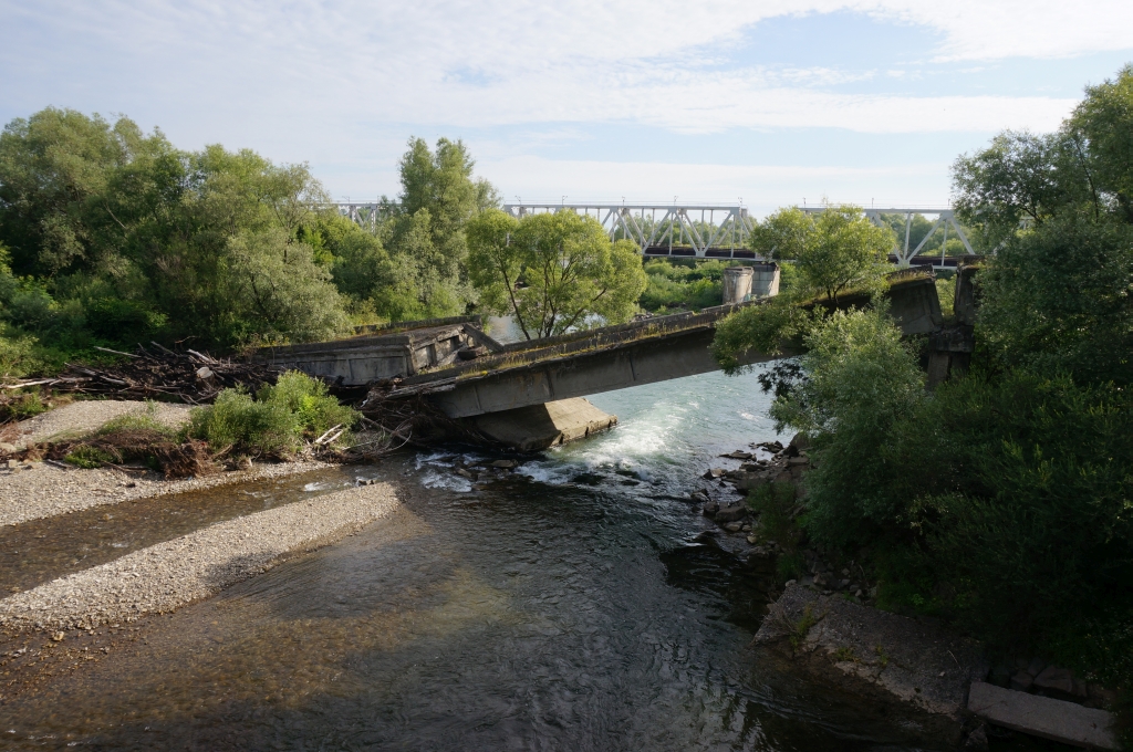 На Львівщині чоловік впав з залізничного моста
