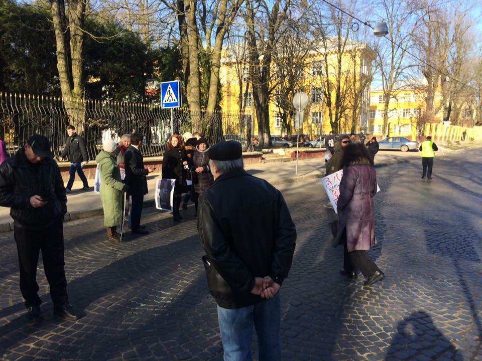 На вулиці Героїв Майдану протестувальники перекрили рух (фото)