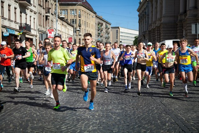 У Львові заради хворої дівчинки благодійники пробіжать 4 км