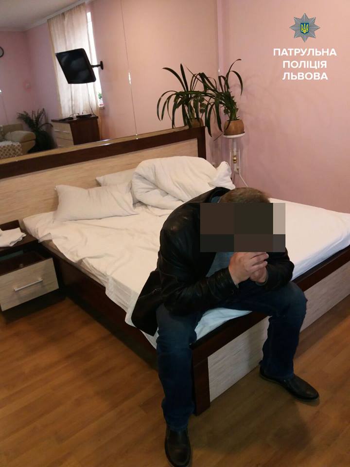 У львовському готелі затримано підозрюваного у педофілії (фото)