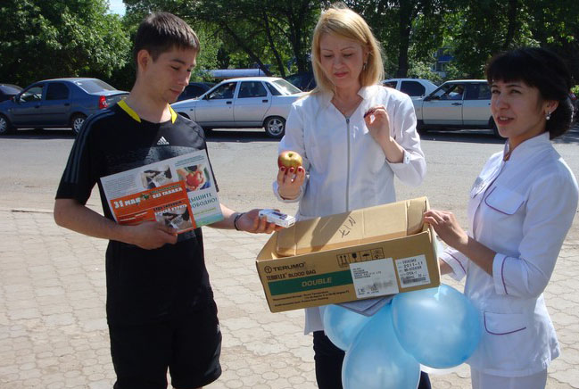 Акция во Львове: отдай сигарету - получи яблоко (адреса)