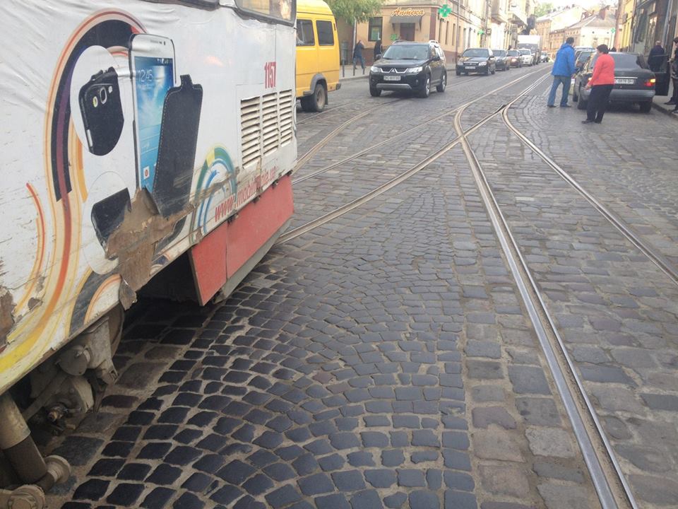 На вулиці Городоцькій трамвай потрапив у аварію (фото)