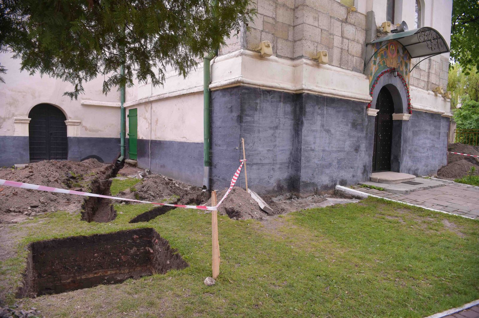 Около церкви Николая во Львове найдено давний кладбище