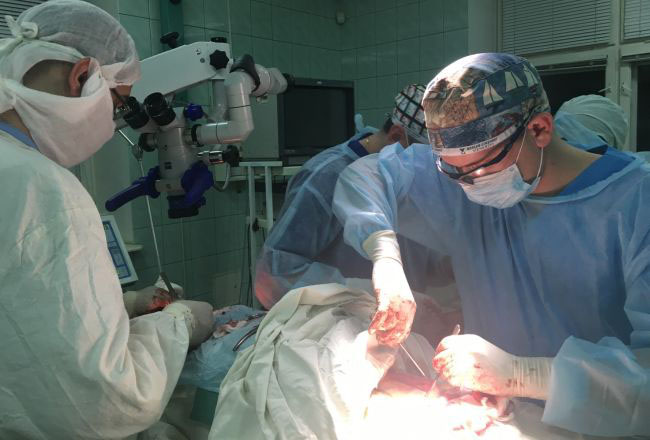 Львівські хірурги виконали унікальну операцію (фото)