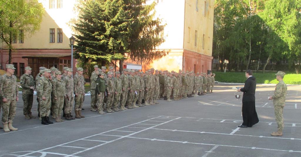 Львовские правоохранители оправились в район АТО