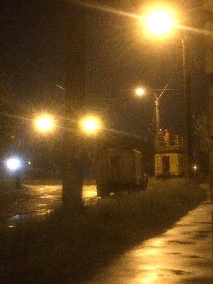 Вночі на Городоцькій невідомі зрізали тролейбусні дроти