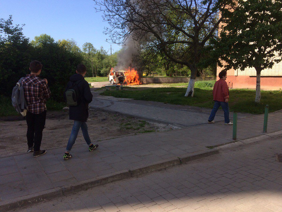 На улице Широкой горит авто (фото)