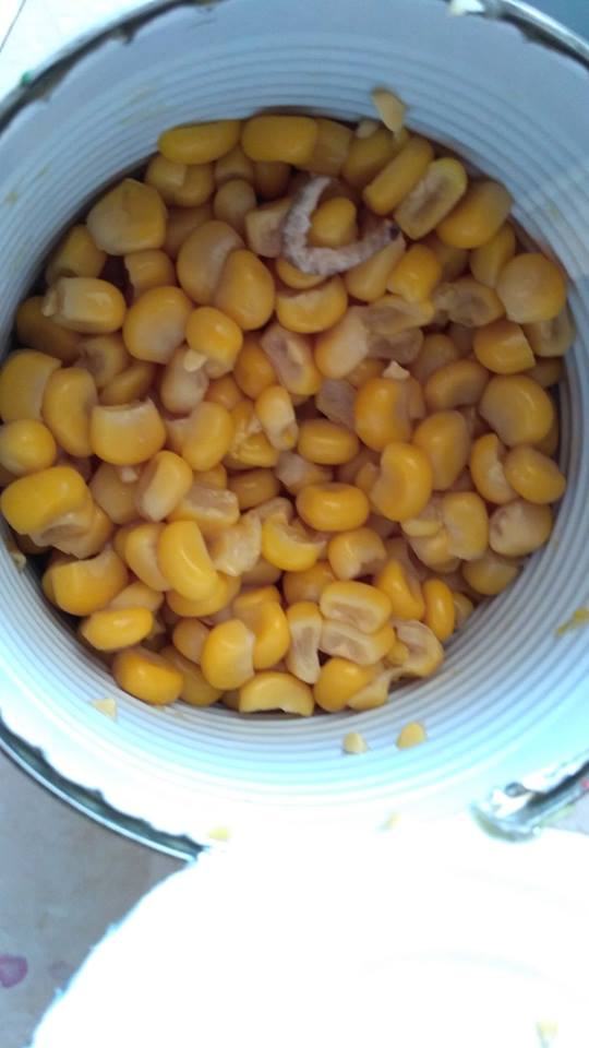 Львів’янин купив консервовану кукурудзу із хробаками (фото)