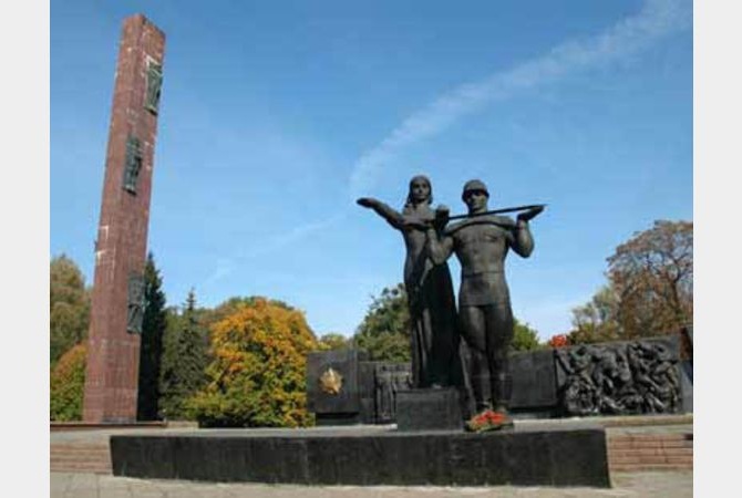 Львів'яни пропонують  зберегти монумент Слави