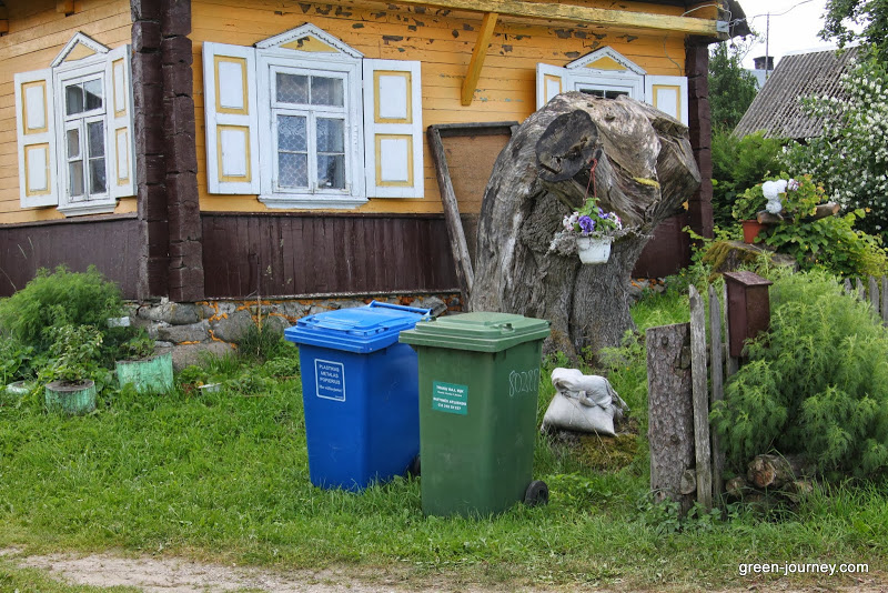 Жители Городка переходят на индивидуальные контейнеры для мусора