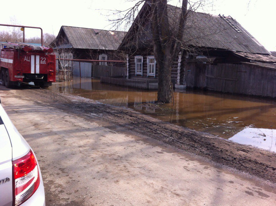На Львівщині річка вийшла з берегів та затопила будинки