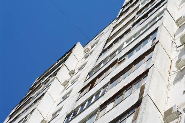 Во Львове пенсионер выпал с восьмого этажа