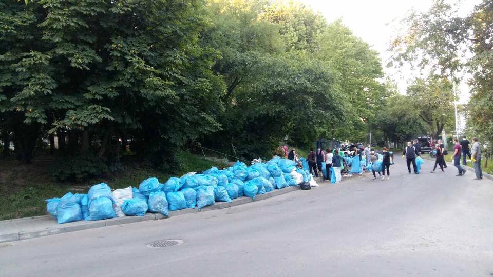 Львовяне в сети обсуждают акцию по очистке города от мусора
