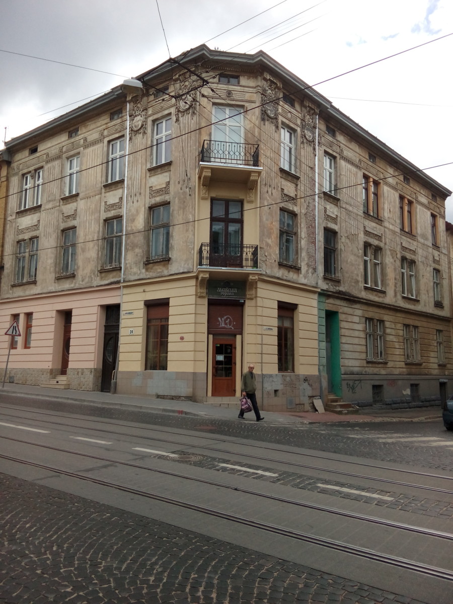 В Лычаковском районе ремонтируют балконы (адреса)