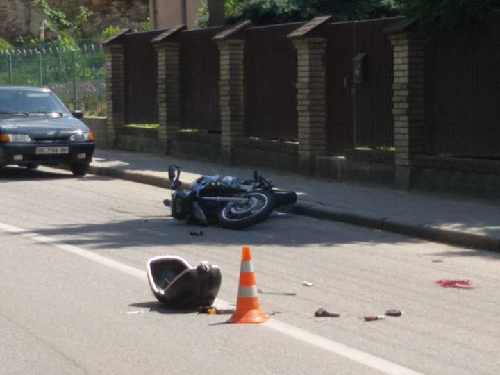 На вулиці Варшавській загинув мотоцикліст, його пасажир в комі
