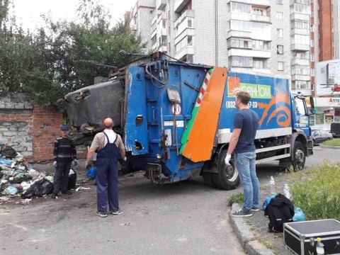 В ЛОГА заверили, что из Львова начали вывозить мусор