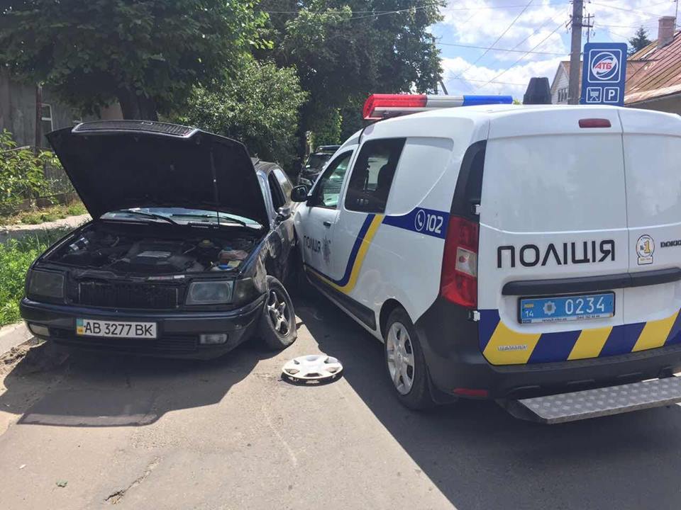 На Львовщине полицейский выехал на встречную и столкнулся с AUDI (фото)