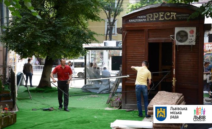 Сквер на вулиці Дорошенка відремонтують до кінця літа