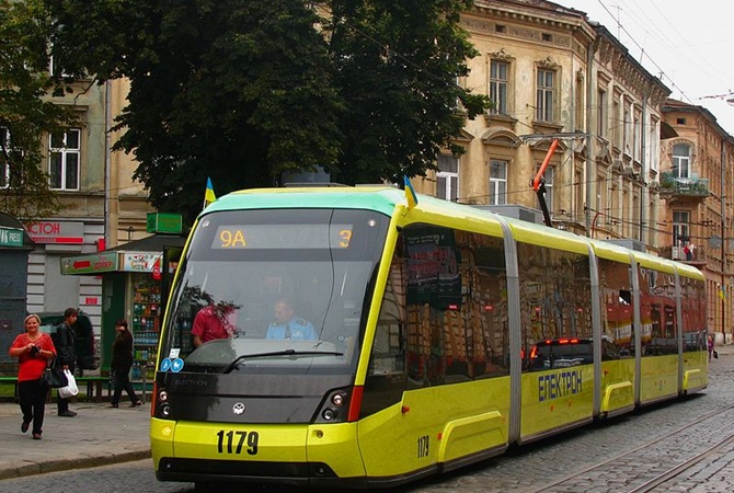 На улице Городоцкой трамвай наехал на пешехода