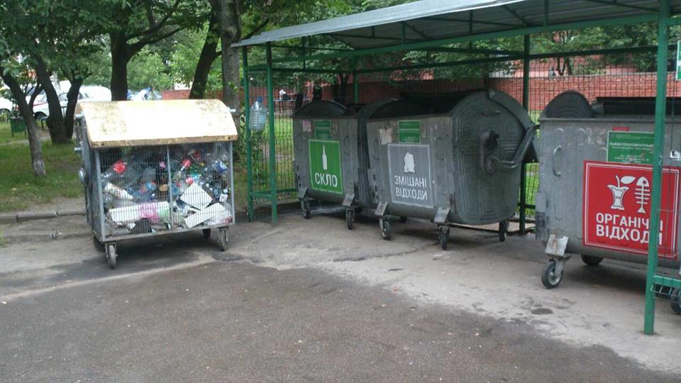 В районах Львова появились контейнеры для отсортированного мусора (фото)